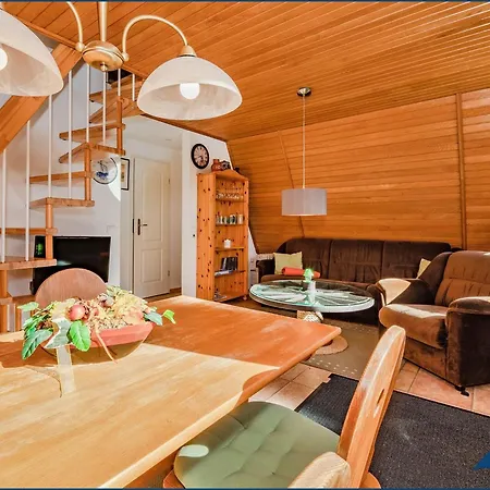 Ferienhaus Reetdachhütte Im Birkenhain *